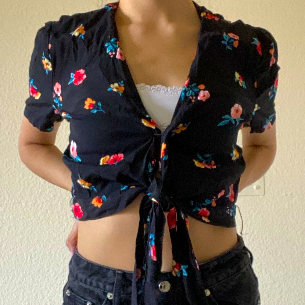Floral cropped tie shirt